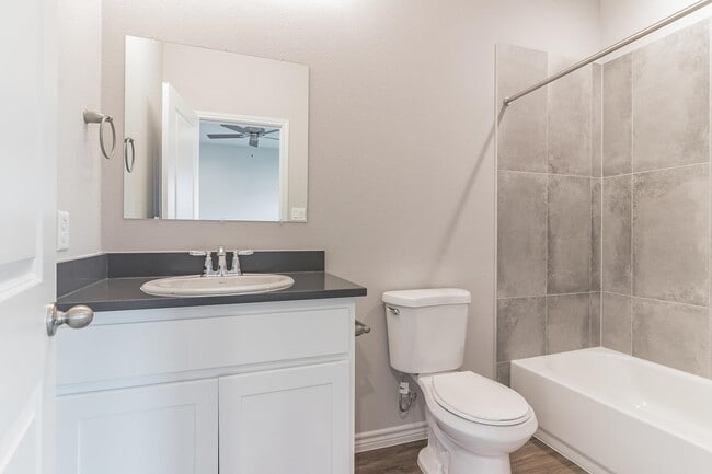 Building Photo - 206 Peruna Dr