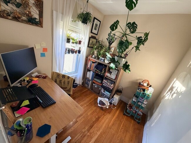 Building Photo - 8 Roberts St