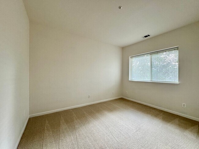 Building Photo - 3 Bedrooms, 2 1/2 Bathrooms, Serene Napa Setting