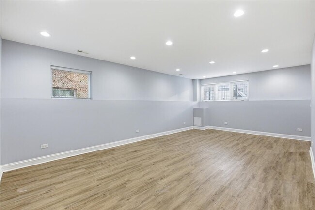 Building Photo - 1048 N Lawndale Ave