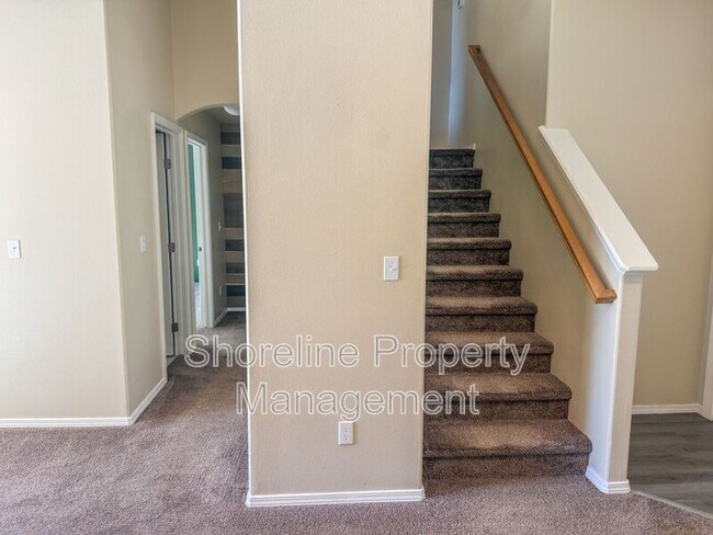 Building Photo - 3420 N Oakstone Ave