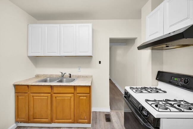 Building Photo - 210 1/2 Peach Street