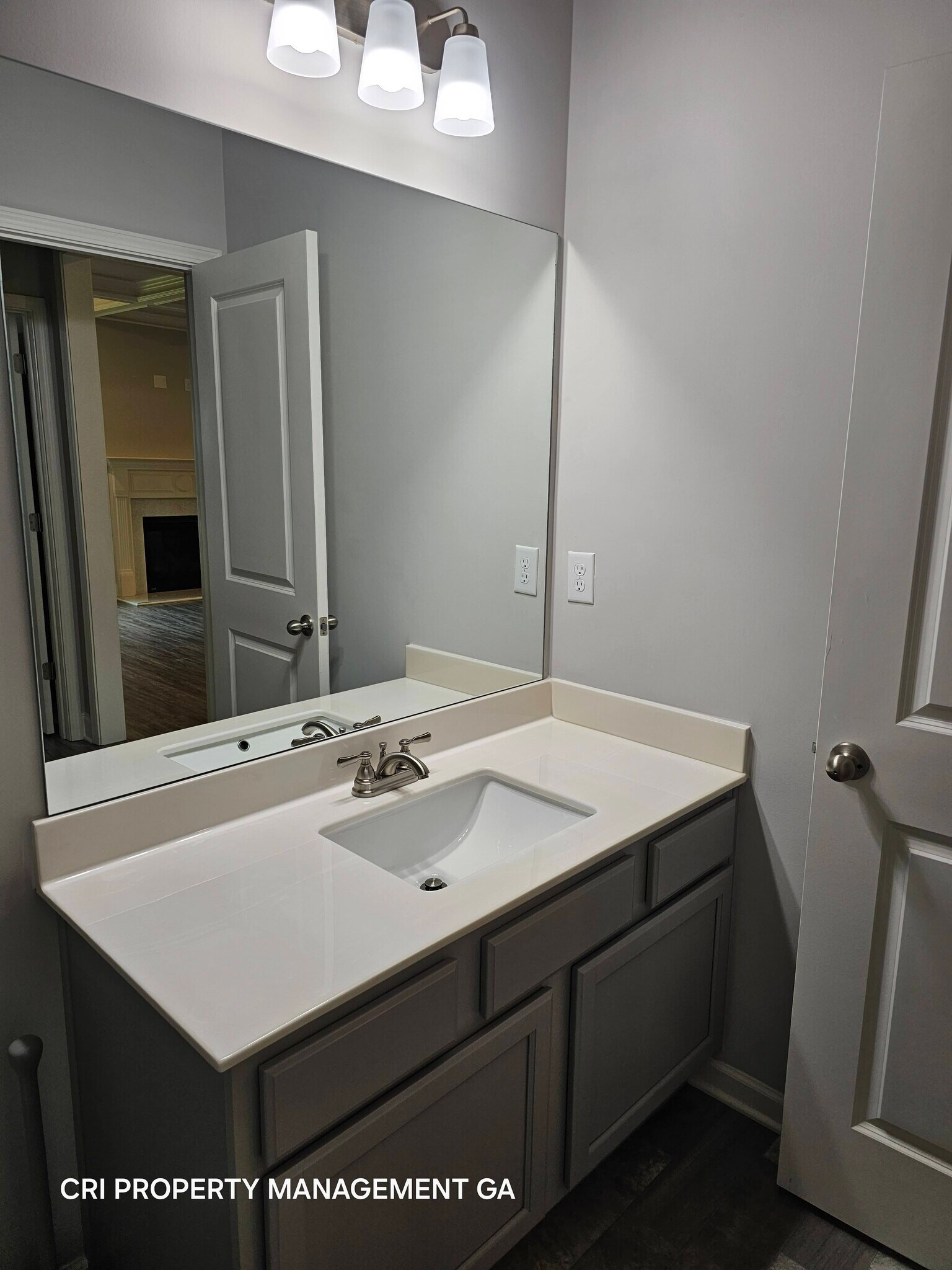 Building Photo - 352 Newshaw Dr