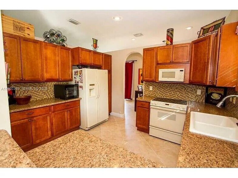 Building Photo - 4427 NW 41st Pl