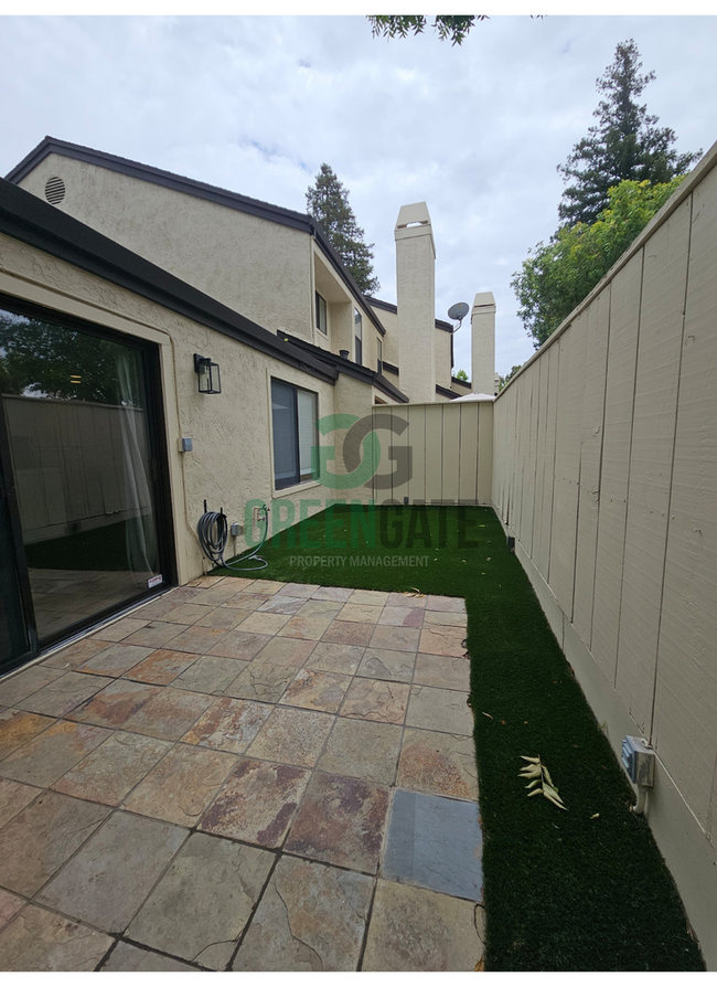 Building Photo - 1108 Cedar Creek Dr