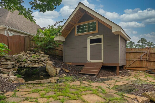 Building Photo - 403 Dogwood Way