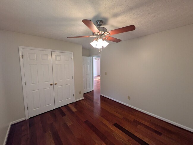 Building Photo - 6008 Yeaton Glen Dr