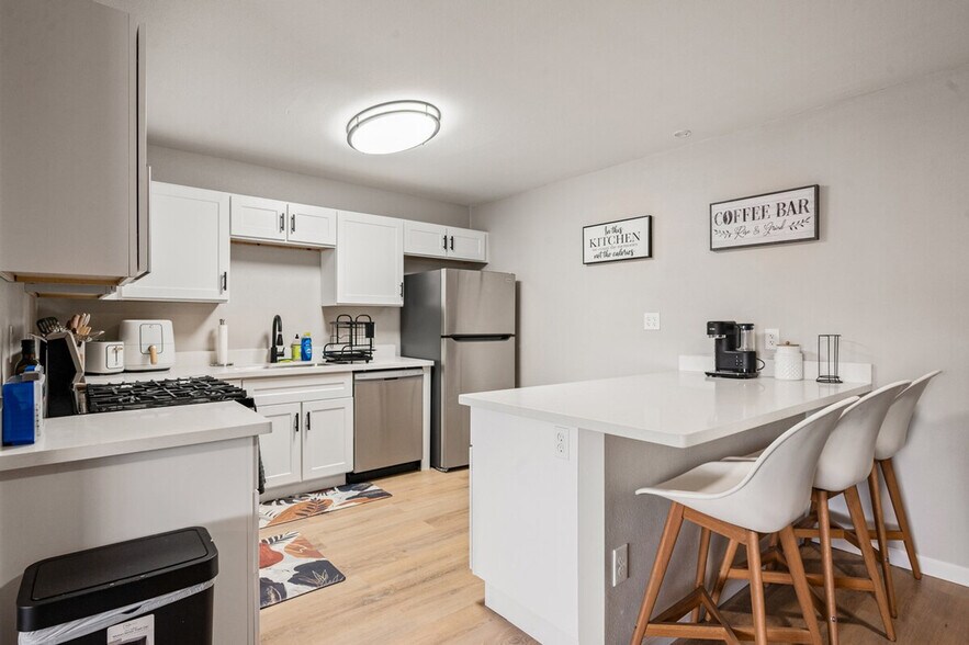 Building Photo - 4102 W Virginia Ave