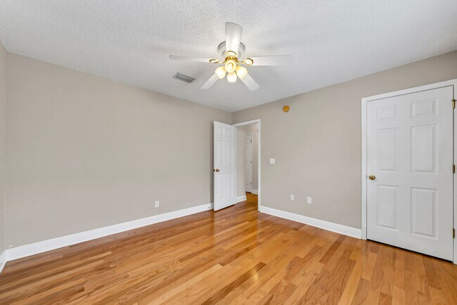 Building Photo - Community Pool & Deeded Access to Santa Ro...