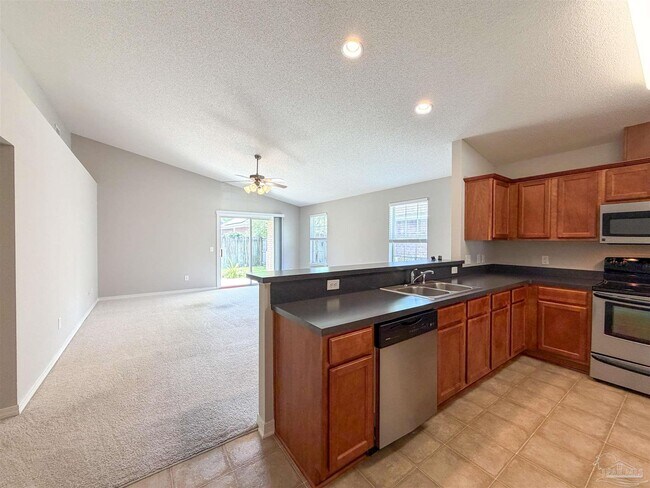 Building Photo - 697 Mozingo Ln