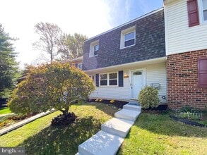 Building Photo - 366 Bala Terrace E