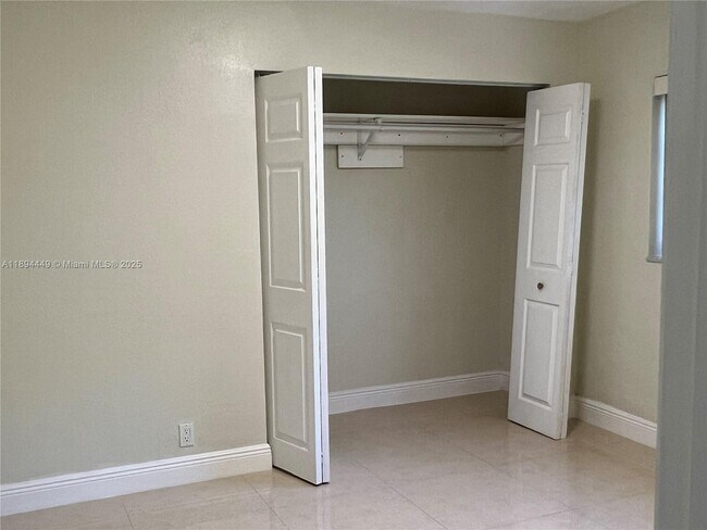 Building Photo - 2510 NW 116th Terrace