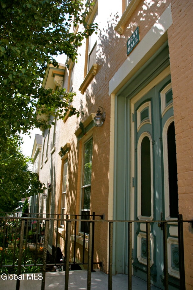 Building Photo - 73 Spring St