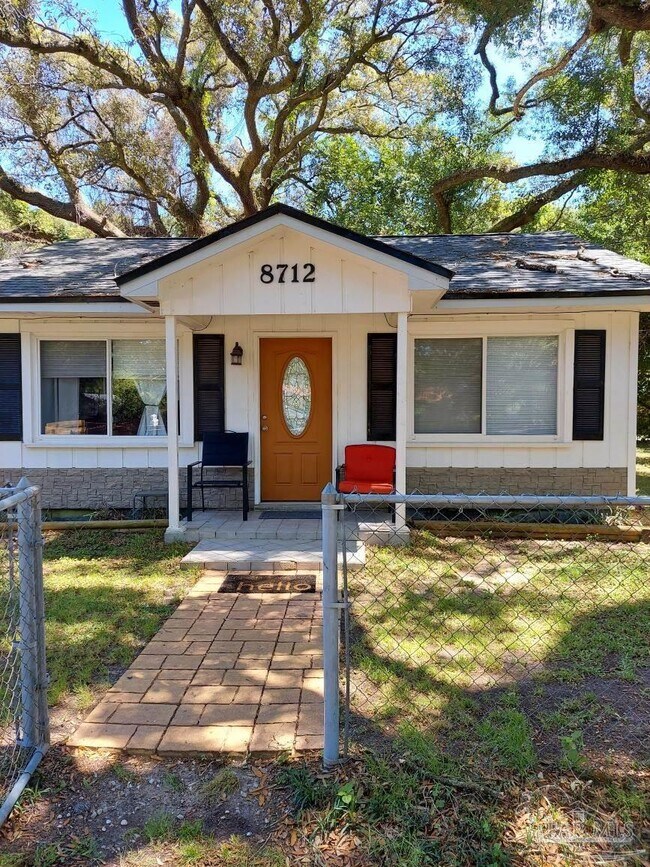 Primary Photo - 8712 Fowler Ave