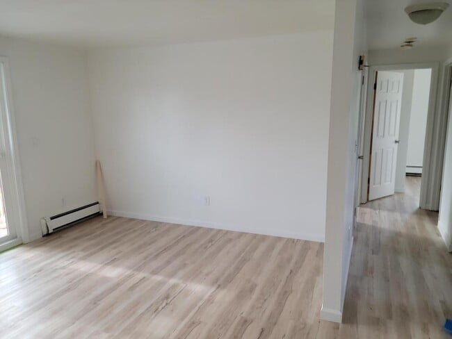 Building Photo - 2213 Lathrop St