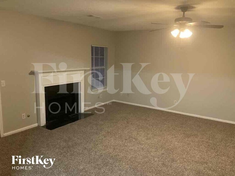 Building Photo - 226 Bonnes Dr SW