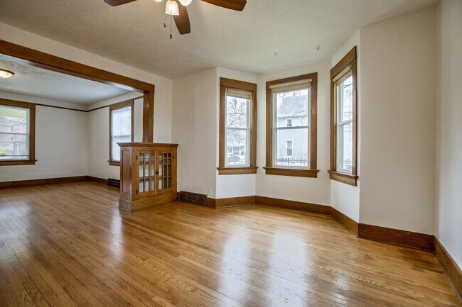 Building Photo - 1327 S 13th St
