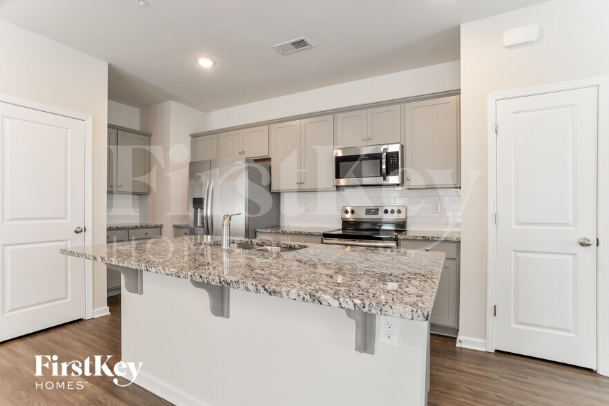 Building Photo - 2058 Cypress Village Dr NW
