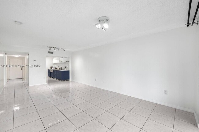 Building Photo - 18001 N Bay Rd