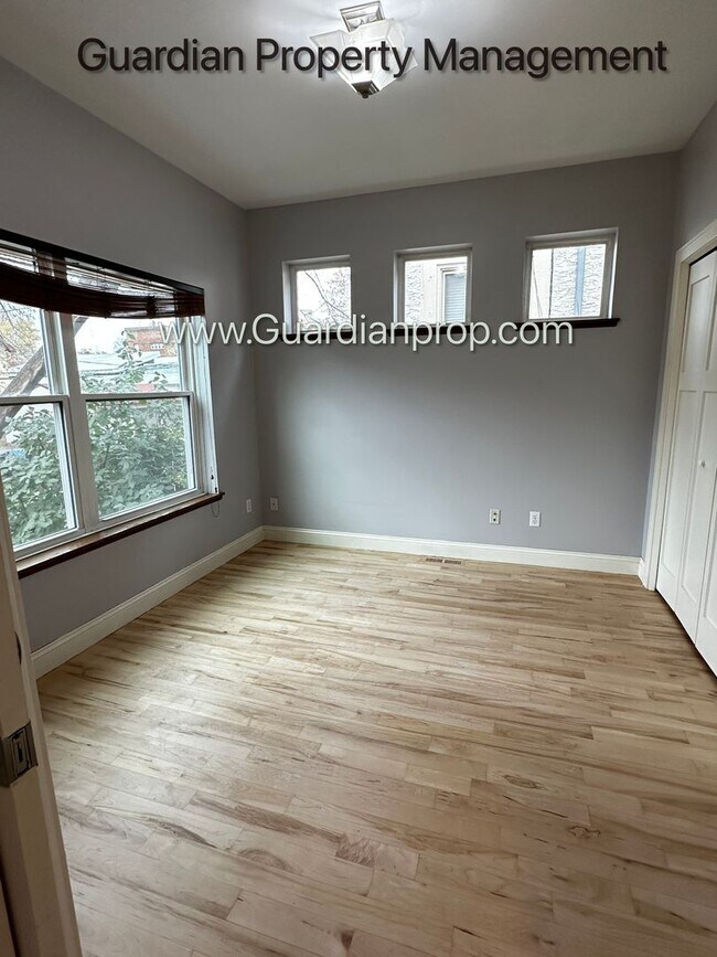 Building Photo - Spacious Uptown Side By Side, Dishwasher, ...