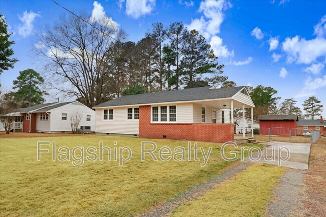Building Photo - 1305 Robin St