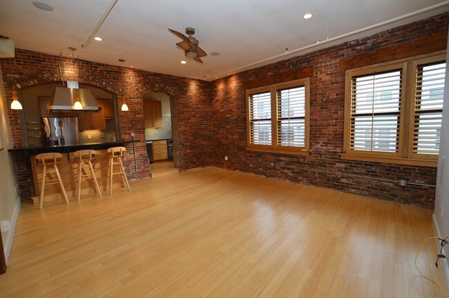 Building Photo - 27 Fayette St