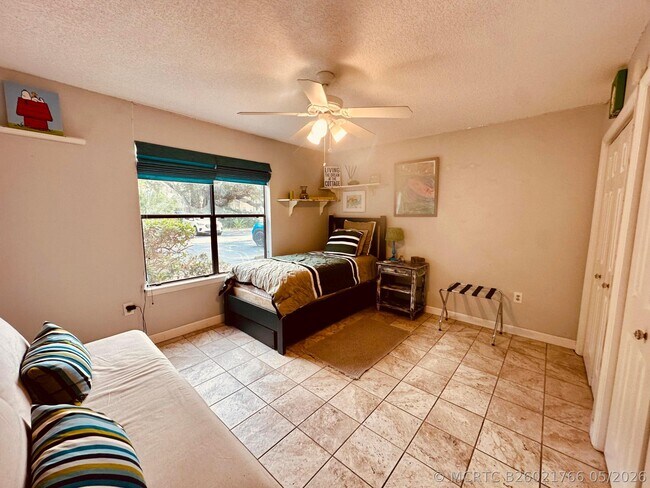 Building Photo - 225 S Tropical Trail