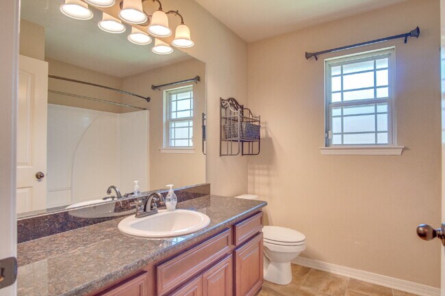 Building Photo - Beautiful 3BR/2.5BA Craftsman-Style Home i...