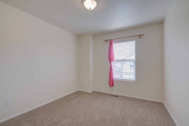 Building Photo - Beautiful home with 3 bedrooms, 2 1/2 bathrooms, 2-car garage ready to move in!  NO PETS & NO SMO...