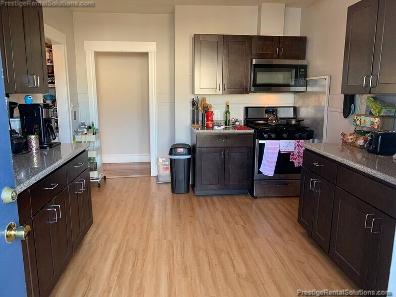 Building Photo - 90 Nichols Ave