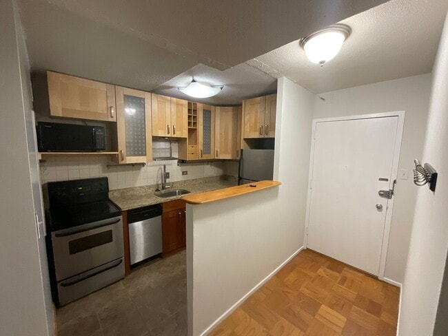 Building Photo - Spacious RiverPark 1 bedroom located near ...