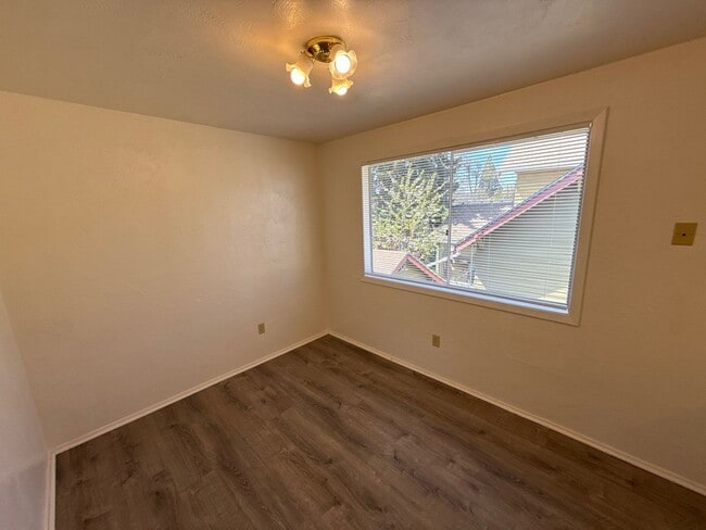 Building Photo - 1594 Tripp St SE
