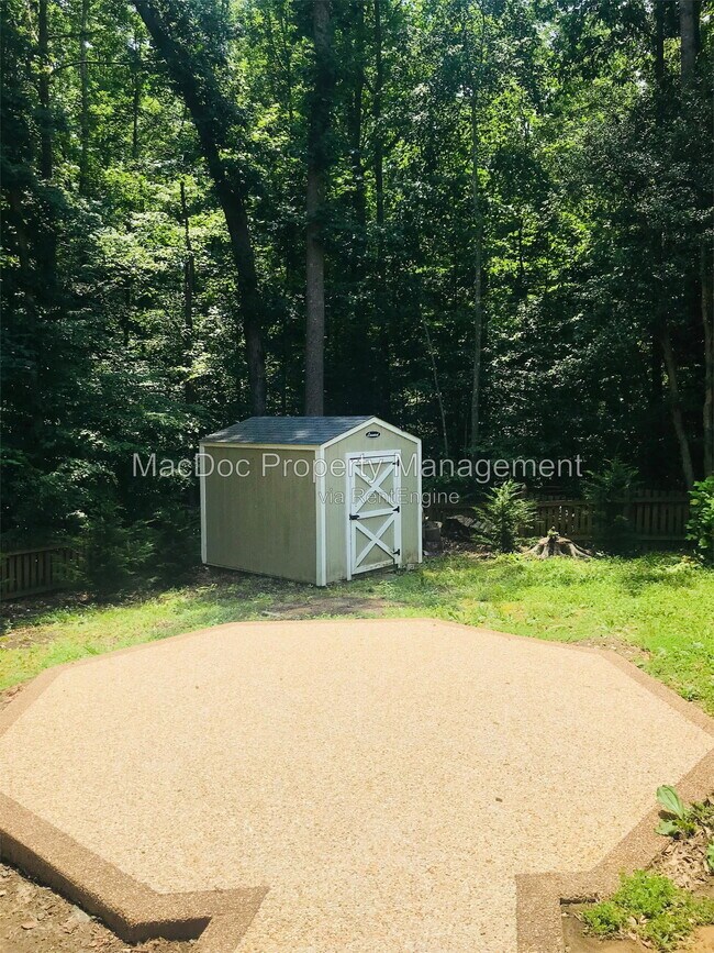 Building Photo - 6804 Saxony Cir