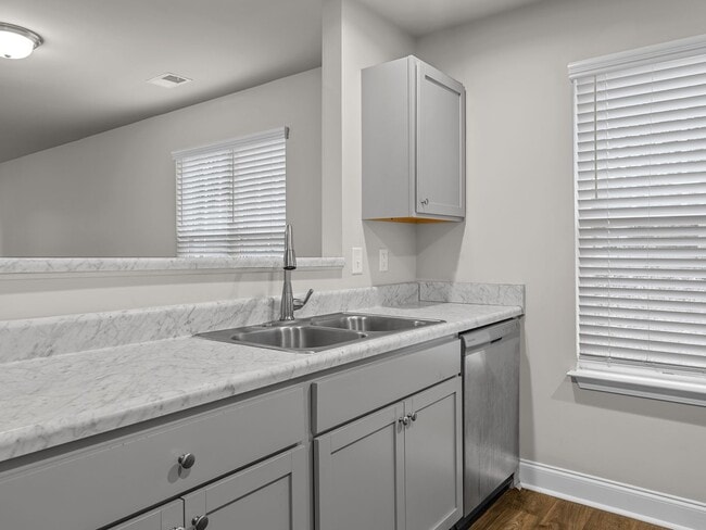 Building Photo - Charming two bedroom two and a half bathroom ready for you to call home!