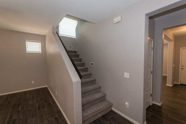 Building Photo - Beautiful 2-Story Home, 5 Bedroom, 3 Full ...