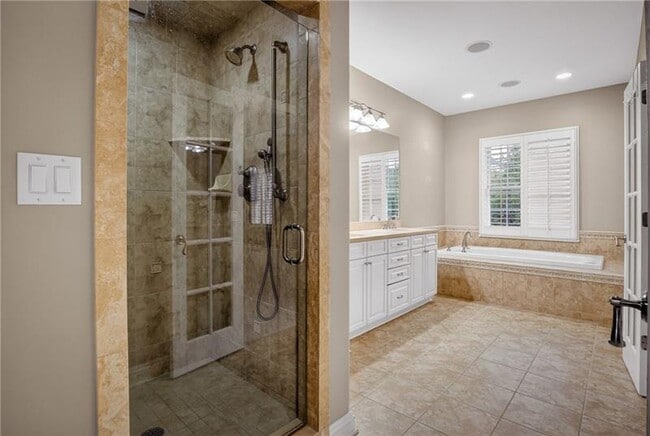 Building Photo - 402 Georgetowne Ct