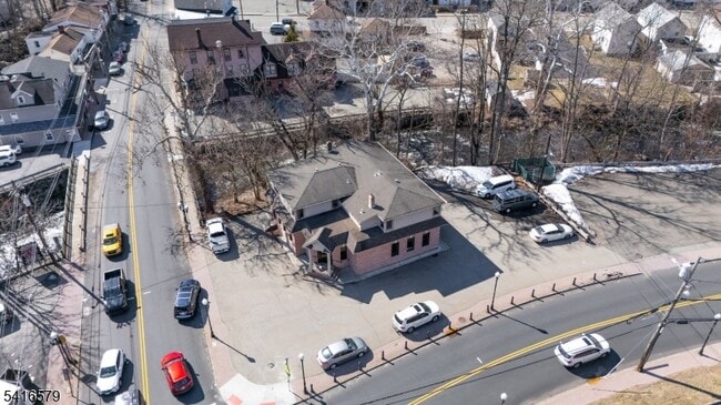 Building Photo - 146 Main St