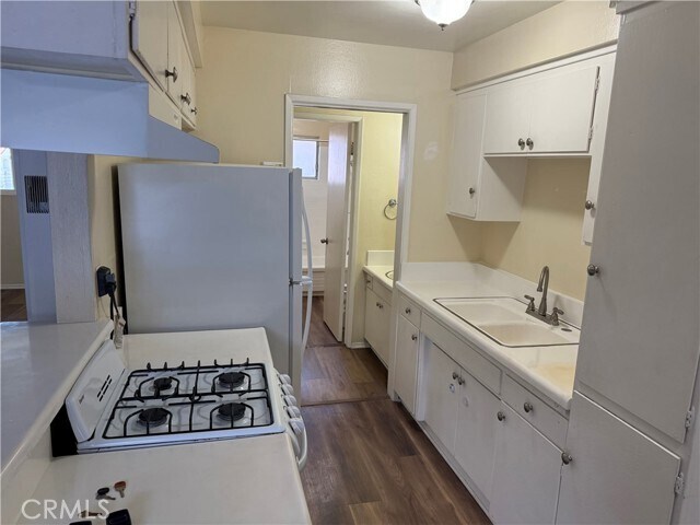 Building Photo - 7529 Hellman Ave