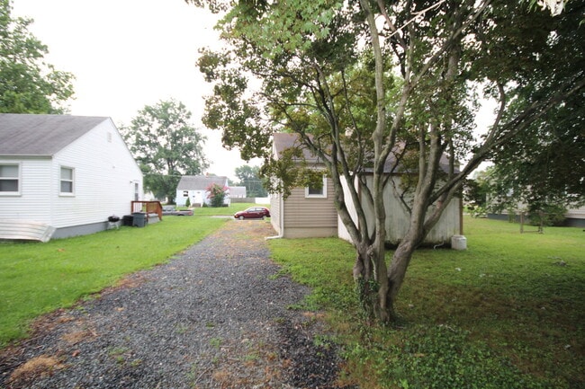 Building Photo - Beautiful Updated little rancher with nice yard!