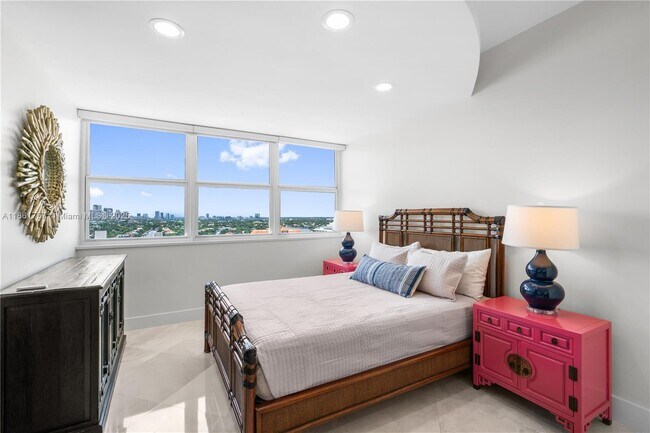 Building Photo - 209 N Fort Lauderdale Beach Blvd