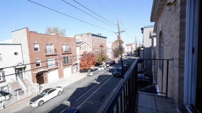 Building Photo - 212 New York Ave