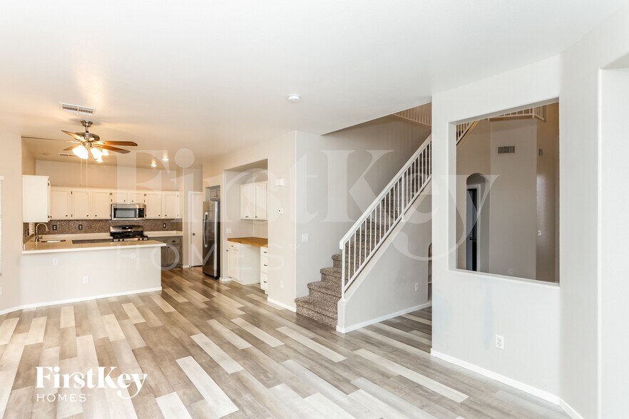 Building Photo - 812 New Season Ct