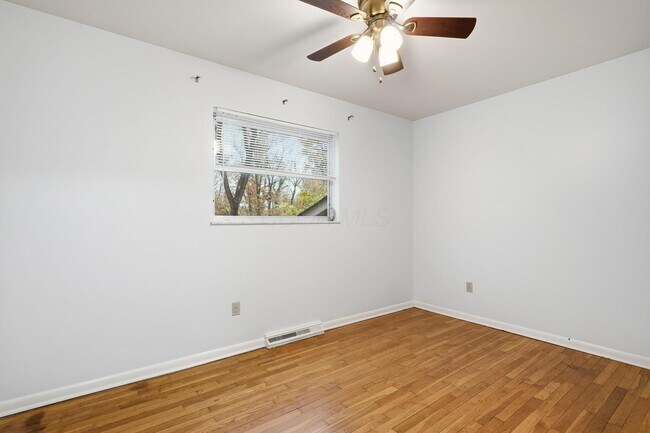 Building Photo - 4883 Stonehaven Dr