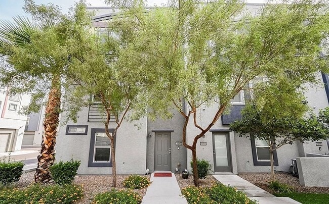 Building Photo - Unique condo with rooftop Strip Views and modern amenities.