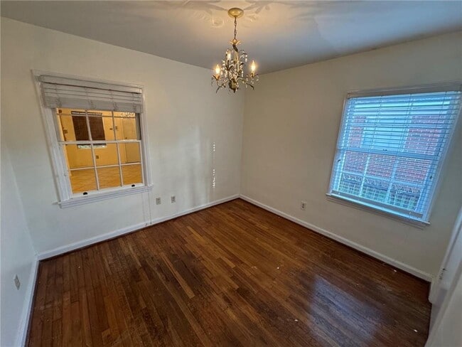 Building Photo - 35 E Chadwick Dr