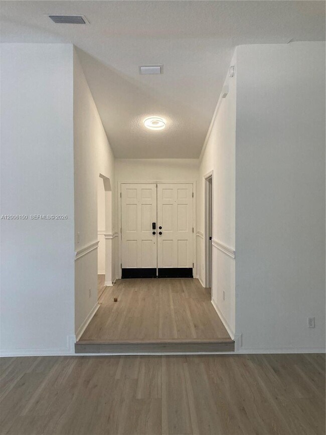 Building Photo - 2020 NE 11th Pl