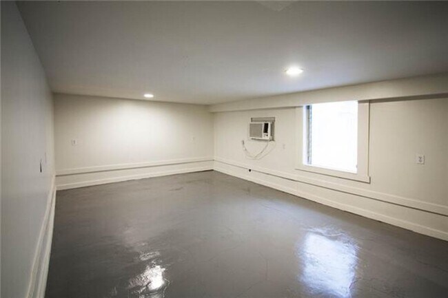 Building Photo - RENOVATED HOME IN THE HEART OF UPTOWN NEAR CAMPUS!