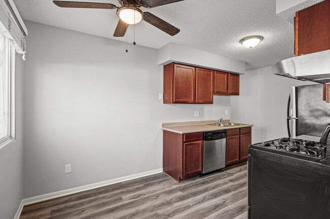 Building Photo - Rosco Apts-2720