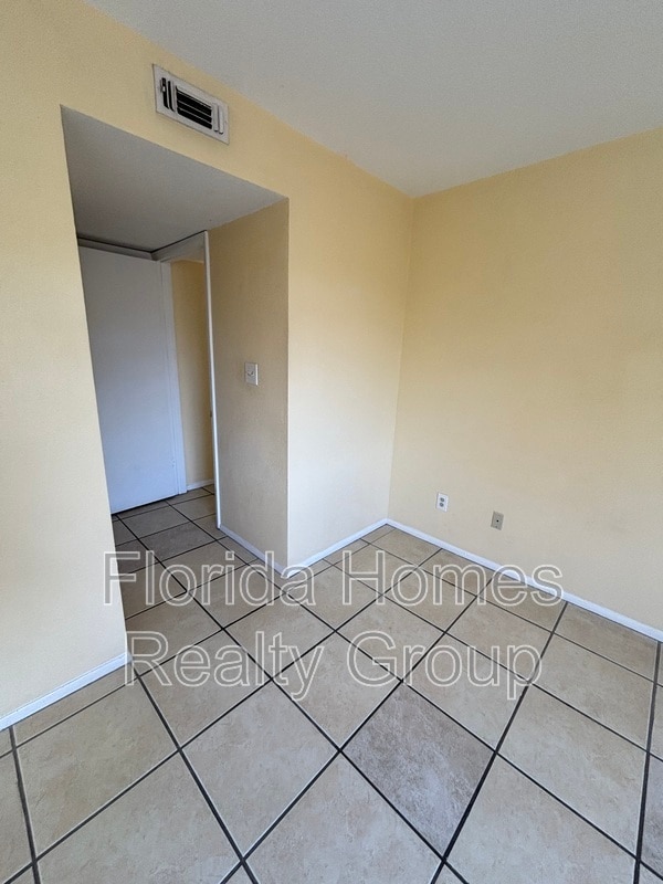 Building Photo - 2905 Winkler Ave