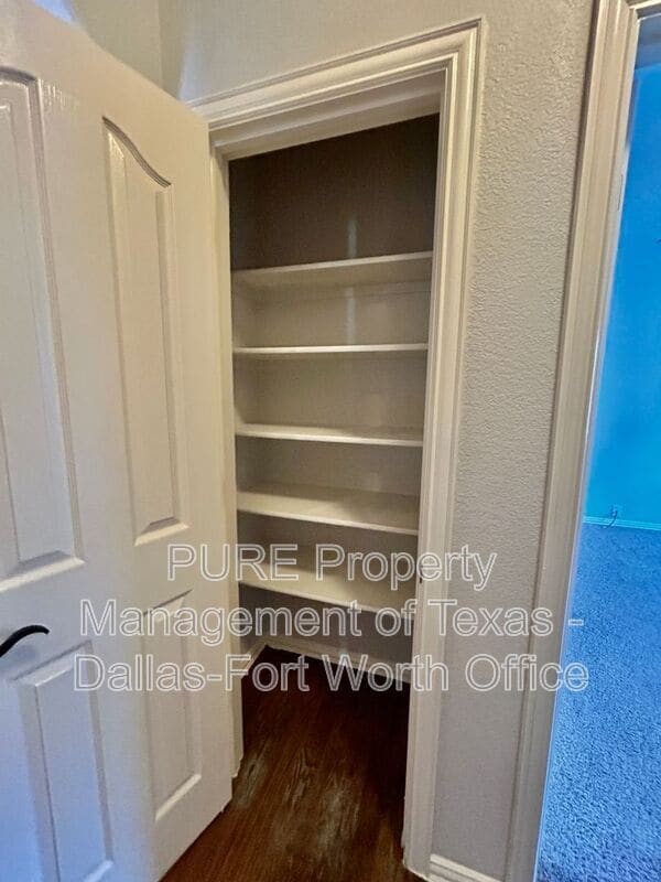 Building Photo - 511 Carnation Ln